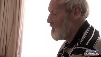 Grandfather With Big Cock Fucks Teenage Girl Who Enjoys Licking His Thick Penis